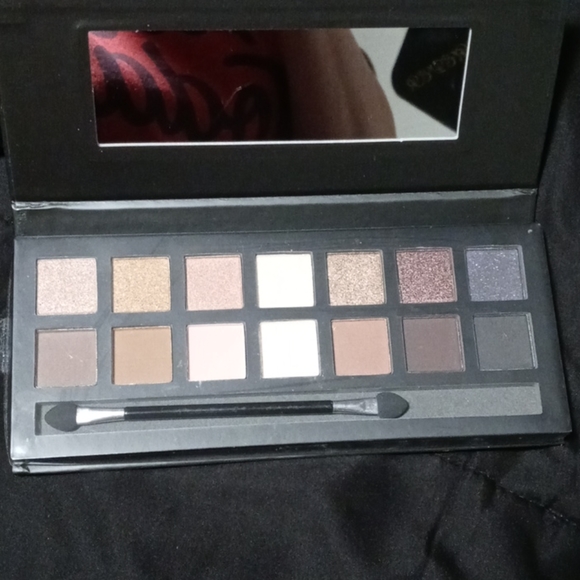 4 Nude pallets - Picture 3 of 10